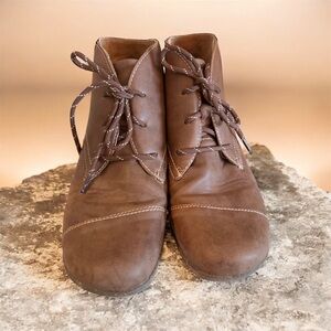 10 b.o.c. Born brown leather lace up ankle booties boots shoes moccasin clog